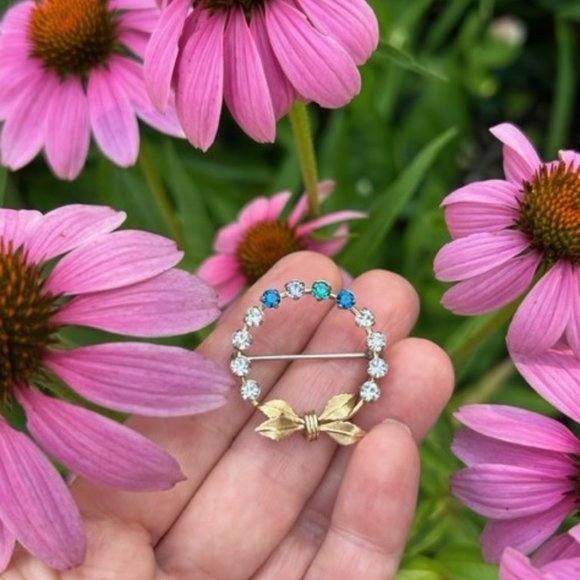 KREMENTZ Gold Circle Wreath Rhinestone - VTG BROOCH - Picture 3 of 7